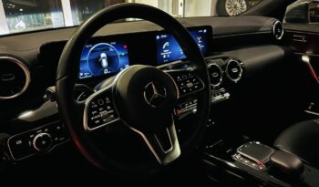 MERCEDES BENZ   CLA 180D SHB URBAN MOTOR 2.0CC completo