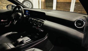 MERCEDES BENZ   CLA 180D SHB URBAN MOTOR 2.0CC completo