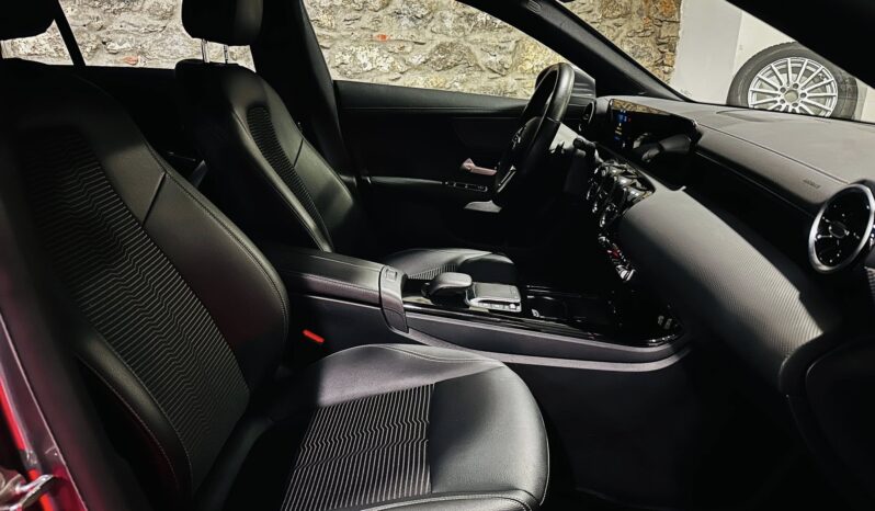 MERCEDES BENZ   CLA 180D SHB URBAN MOTOR 2.0CC completo