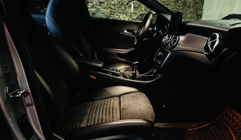 MERCEDES BENZ CLA 180d SHB PACK AMG completo