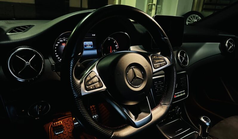MERCEDES BENZ CLA 180d SHB PACK AMG completo