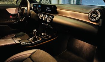 MERCEDES BENZ CLA180 SHB PACK AMG / NIGHT completo