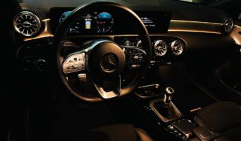 MERCEDES BENZ CLA180 SHB PACK AMG / NIGHT completo