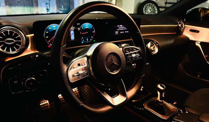 MERCEDES BENZ CLA180 SHB PACK AMG / NIGHT completo