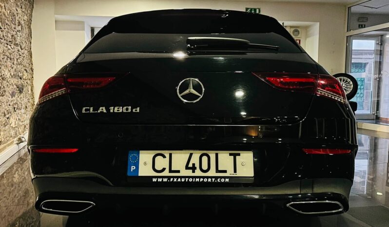 MERCEDES BENZ CLA180 SHB PACK AMG / NIGHT completo